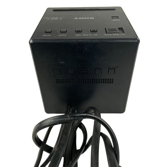 Sony Cube Alarm Clock Radio Black AM FM Model ICF C212 u - Picture 3 of 4